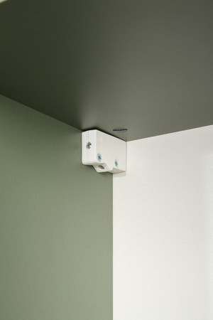 Гостиная Марион композиция 2 дымчатый зеленый K521, олива шагрень AG 1050 ПВХ, белый PE шагрень (собирается на любую сторону)